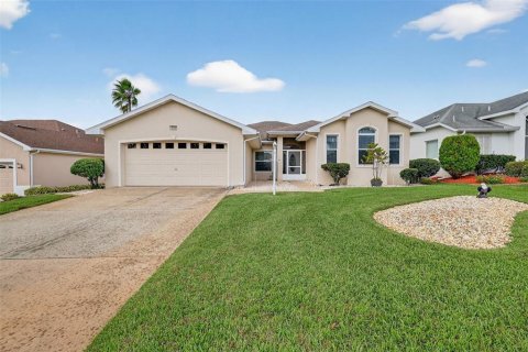 House in Leesburg, Florida 2 bedrooms, 204.38 sq.m. № 2347081