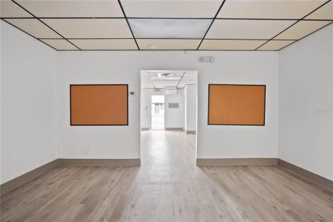 Immobilier commercial à louer à Clermont, Floride: 267.56 m2 № 2422716 - photo 18