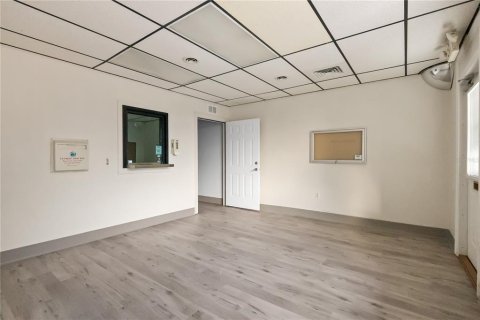 Immobilier commercial à louer à Clermont, Floride: 267.56 m2 № 2422716 - photo 13