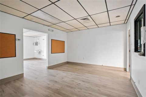 Immobilier commercial à louer à Clermont, Floride: 267.56 m2 № 2422716 - photo 19