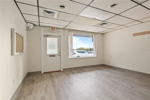 Immobilier commercial à louer à Clermont, Floride: 267.56 m2 № 2422716 - photo 16
