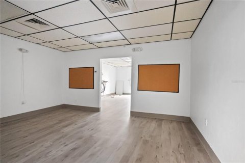 Immobilier commercial à louer à Clermont, Floride: 267.56 m2 № 2422716 - photo 17