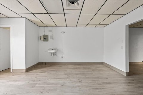 Immobilier commercial à louer à Clermont, Floride: 267.56 m2 № 2422716 - photo 27