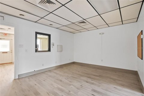 Immobilier commercial à louer à Clermont, Floride: 267.56 m2 № 2422716 - photo 20