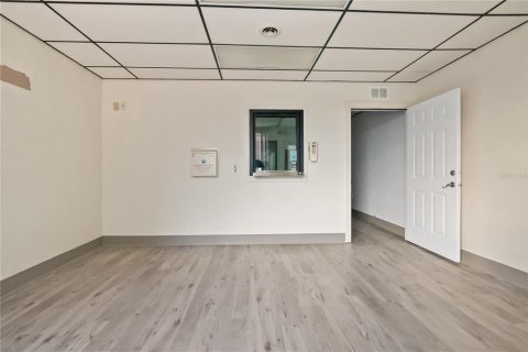 Immobilier commercial à louer à Clermont, Floride: 267.56 m2 № 2422716 - photo 12