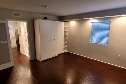 Appartement à louer à Miami Beach, Floride: 1 chambre, 344.2 m2 № 1946880 - photo 7