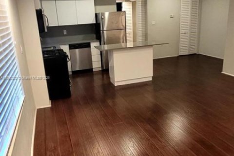 Appartement à louer à Miami Beach, Floride: 1 chambre, 344.2 m2 № 1946880 - photo 3