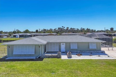 House in Rotonda, Florida 4 bedrooms, 227.24 sq.m. № 1577454 - photo 1