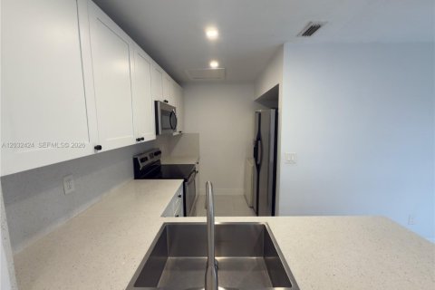 Copropriété à louer à Hialeah, Floride: 2 chambres, 69.68 m2 № 2154897 - photo 8