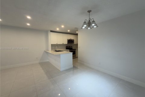 Copropriété à louer à Hialeah, Floride: 2 chambres, 69.68 m2 № 2154897 - photo 7