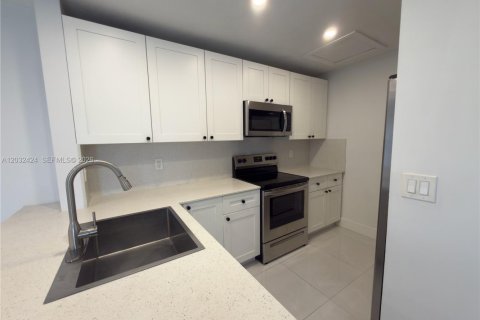 Copropriété à louer à Hialeah, Floride: 2 chambres, 69.68 m2 № 2154897 - photo 10