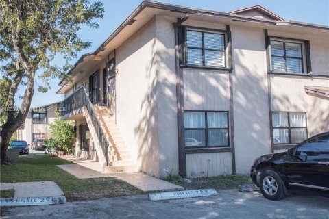 Condo à Hialeah, Floride, 2 chambres  № 2154897