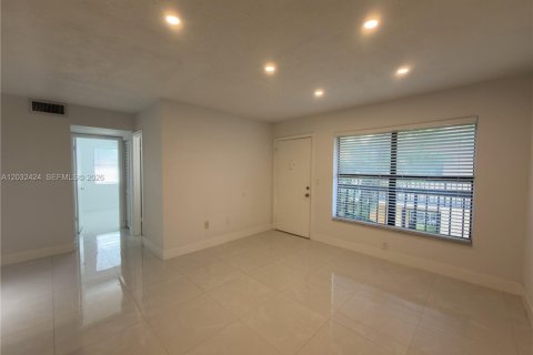 Copropriété à louer à Hialeah, Floride: 2 chambres, 69.68 m2 № 2154897 - photo 4