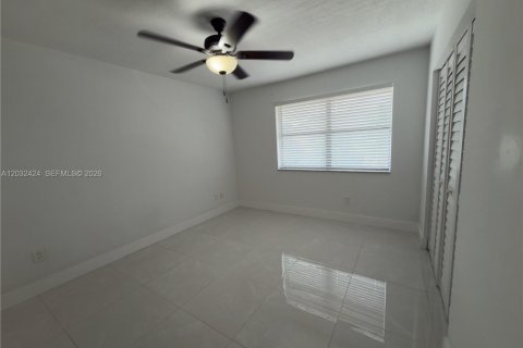 Copropriété à louer à Hialeah, Floride: 2 chambres, 69.68 m2 № 2154897 - photo 15