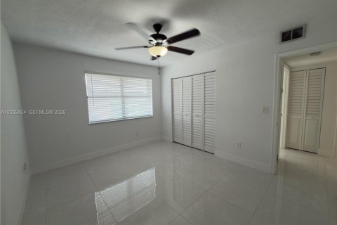 Copropriété à louer à Hialeah, Floride: 2 chambres, 69.68 m2 № 2154897 - photo 16