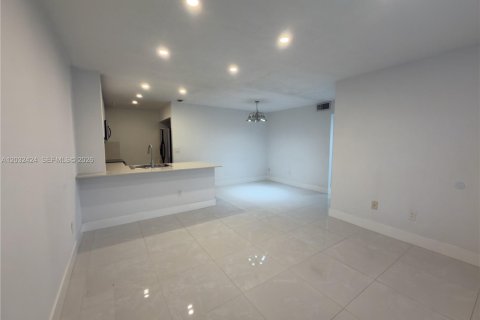 Copropriété à louer à Hialeah, Floride: 2 chambres, 69.68 m2 № 2154897 - photo 5