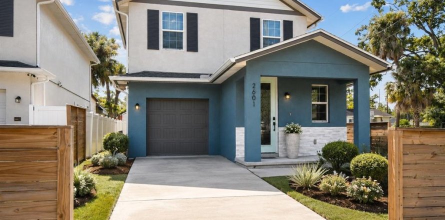 House in Tampa, Florida 3 bedrooms, 164.99 sq.m. № 2151944