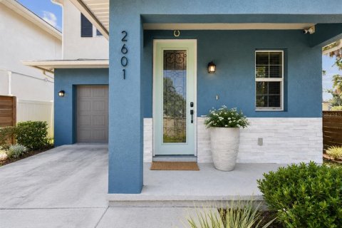 House in Tampa, Florida 3 bedrooms, 164.99 sq.m. № 2151944 - photo 2