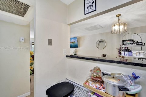 Condo in Hollywood, Florida, 1 bedroom  № 1760812 - photo 7