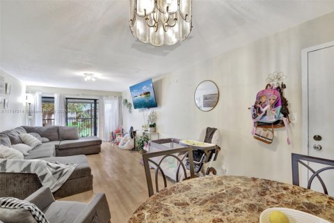 Condo in Hollywood, Florida, 1 bedroom  № 1760812 - photo 12