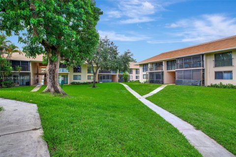 Condo in Hollywood, Florida, 1 bedroom  № 1760812 - photo 27