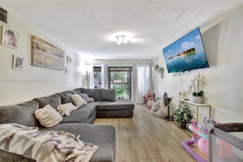 Condo in Hollywood, Florida, 1 bedroom  № 1760812 - photo 3