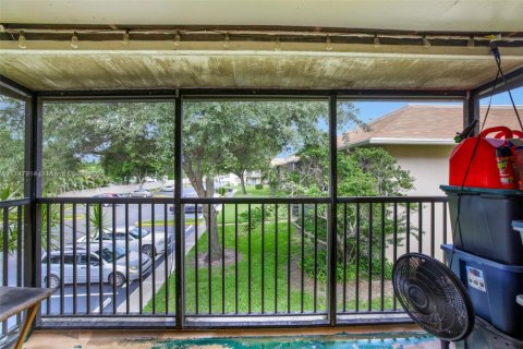 Condo in Hollywood, Florida, 1 bedroom  № 1760812 - photo 23