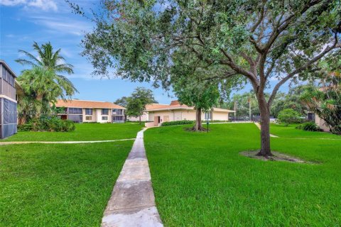 Condo in Hollywood, Florida, 1 bedroom  № 1760812 - photo 29