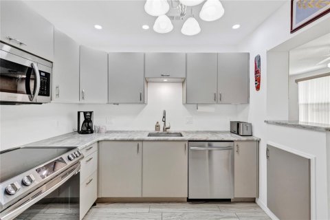 Condo in Clearwater, Florida, 2 bedrooms  № 1825221 - photo 5