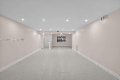 Copropriété à louer à Boca Raton, Floride: 3 chambres, 167.6 m2 № 1981657 - photo 9