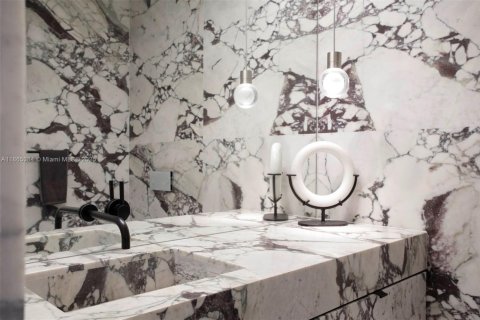 Copropriété à vendre à Miami Beach, Floride: 2 chambres, 177.44 m2 № 1926103 - photo 13
