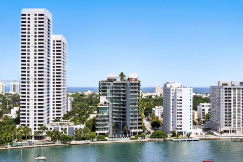 Copropriété à vendre à Miami Beach, Floride: 2 chambres, 177.44 m2 № 1926103 - photo 27