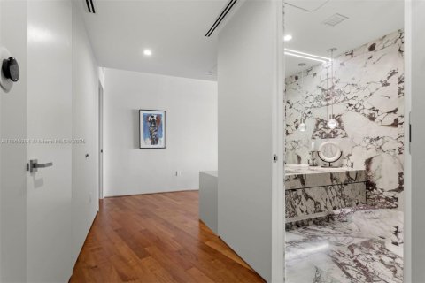 Copropriété à vendre à Miami Beach, Floride: 2 chambres, 177.44 m2 № 1926103 - photo 12