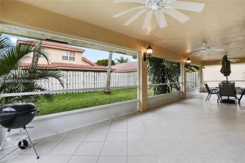 House in Sunrise, Florida 4 bedrooms, 240.25 sq.m. № 1962343 - photo 4