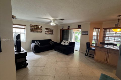 House in Sunrise, Florida 4 bedrooms, 240.25 sq.m. № 1962343 - photo 19