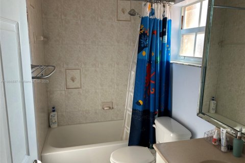 House in Sunrise, Florida 4 bedrooms, 240.25 sq.m. № 1962343 - photo 29