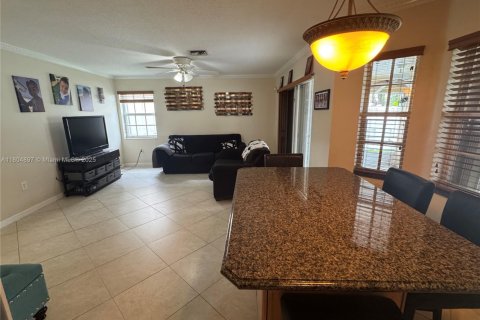 House in Sunrise, Florida 4 bedrooms, 240.25 sq.m. № 1962343 - photo 6