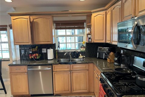 House in Sunrise, Florida 4 bedrooms, 240.25 sq.m. № 1962343 - photo 11