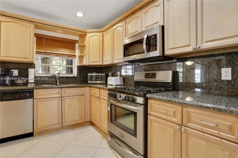 House in Sunrise, Florida 4 bedrooms, 240.25 sq.m. № 1962343 - photo 12