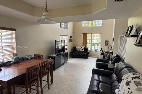 House in Sunrise, Florida 4 bedrooms, 240.25 sq.m. № 1962343 - photo 15