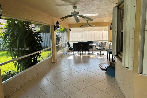 House in Sunrise, Florida 4 bedrooms, 240.25 sq.m. № 1962343 - photo 5