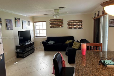 House in Sunrise, Florida 4 bedrooms, 240.25 sq.m. № 1962343 - photo 17