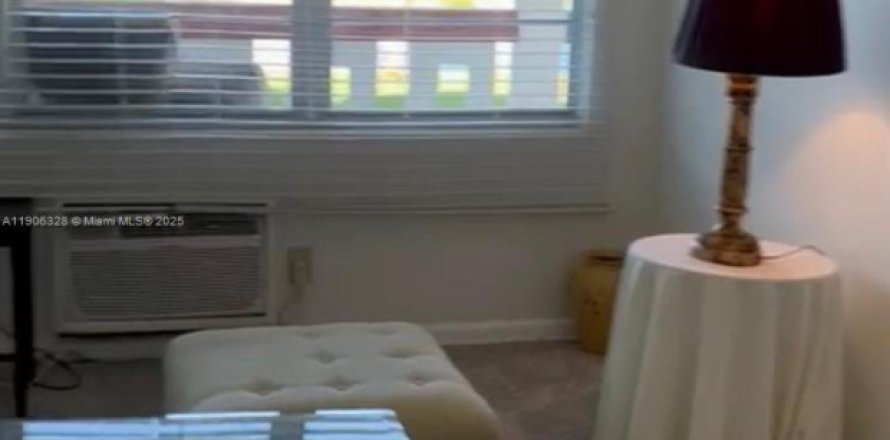 Кондоминиум с 1 спальней в Бока-Ратон, Флорида № 2012535