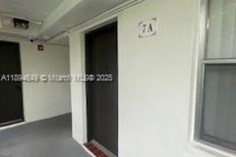 Condo à Miami Springs, Floride, 1 chambre  № 1947145
