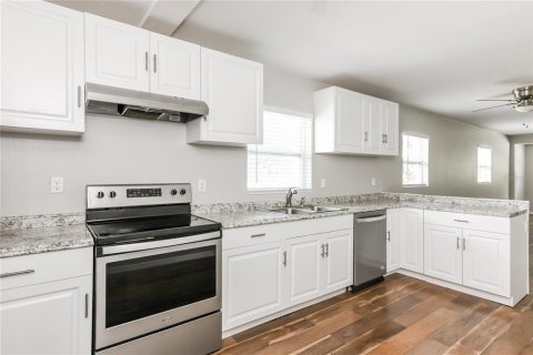 House in Mount Dora, Florida 3 bedrooms, 142.14 sq.m. № 1918320 - photo 8