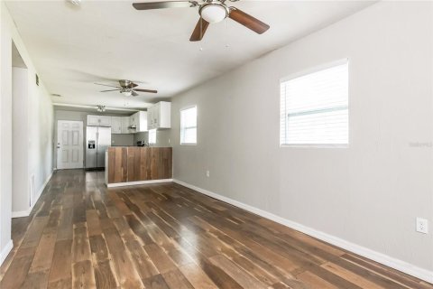 House in Mount Dora, Florida 3 bedrooms, 142.14 sq.m. № 1918320 - photo 6