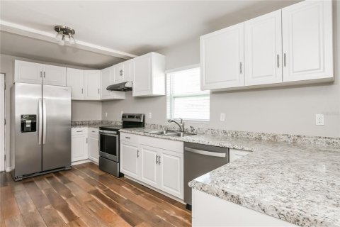 House in Mount Dora, Florida 3 bedrooms, 142.14 sq.m. № 1918320 - photo 7