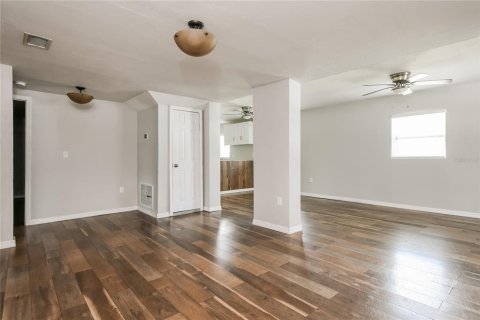 House in Mount Dora, Florida 3 bedrooms, 142.14 sq.m. № 1918320 - photo 4