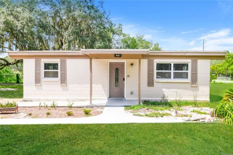 House in Mount Dora, Florida 3 bedrooms, 142.14 sq.m. № 1918320 - photo 1