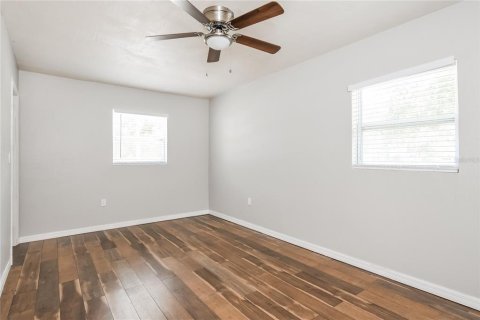 House in Mount Dora, Florida 3 bedrooms, 142.14 sq.m. № 1918320 - photo 12